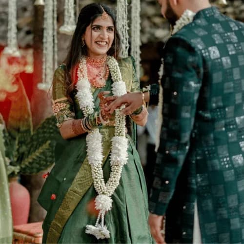 Premium Wedding Flower Garland Set – Traditional Varmala for Bride & Groom
