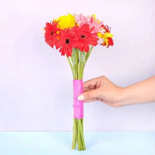 Colorful Gerbera Flower Bunch – Handheld Charm for Everyday Gifting