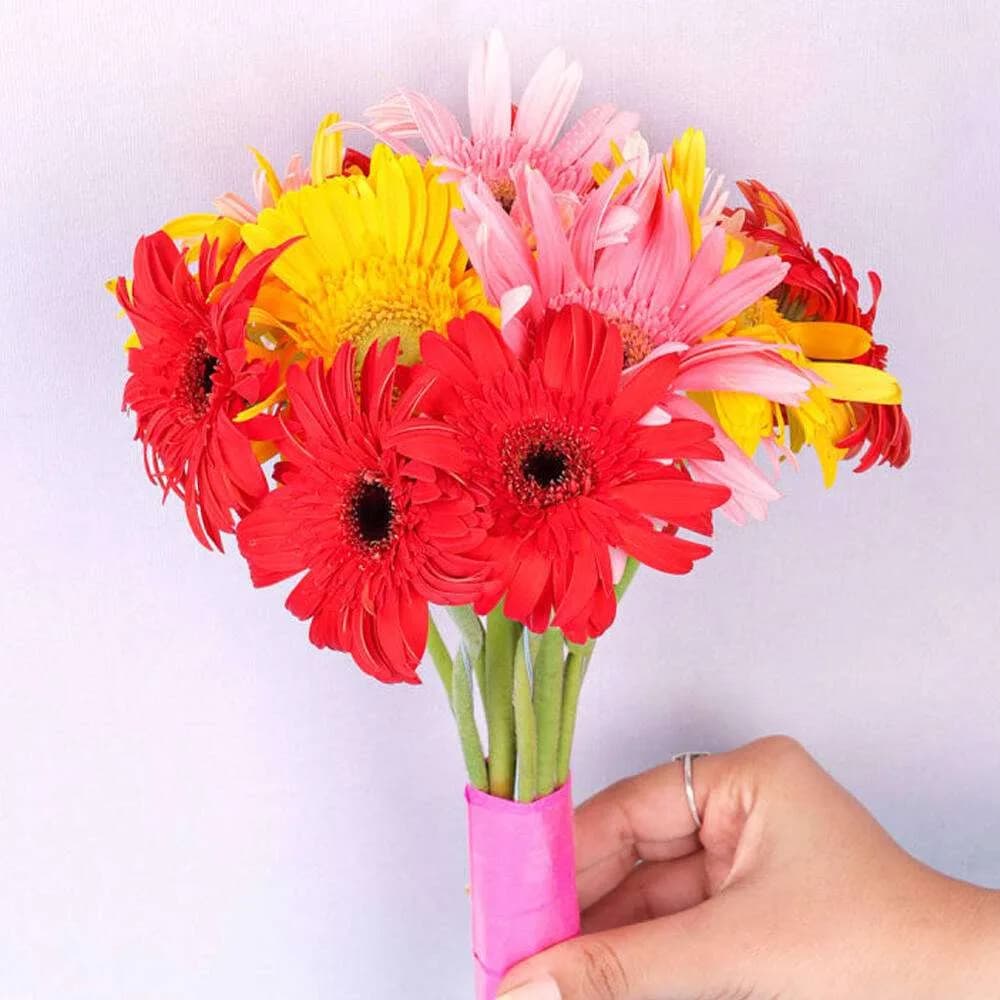 Colorful Gerbera Flower Bunch – Handheld Charm for Everyday Gifting