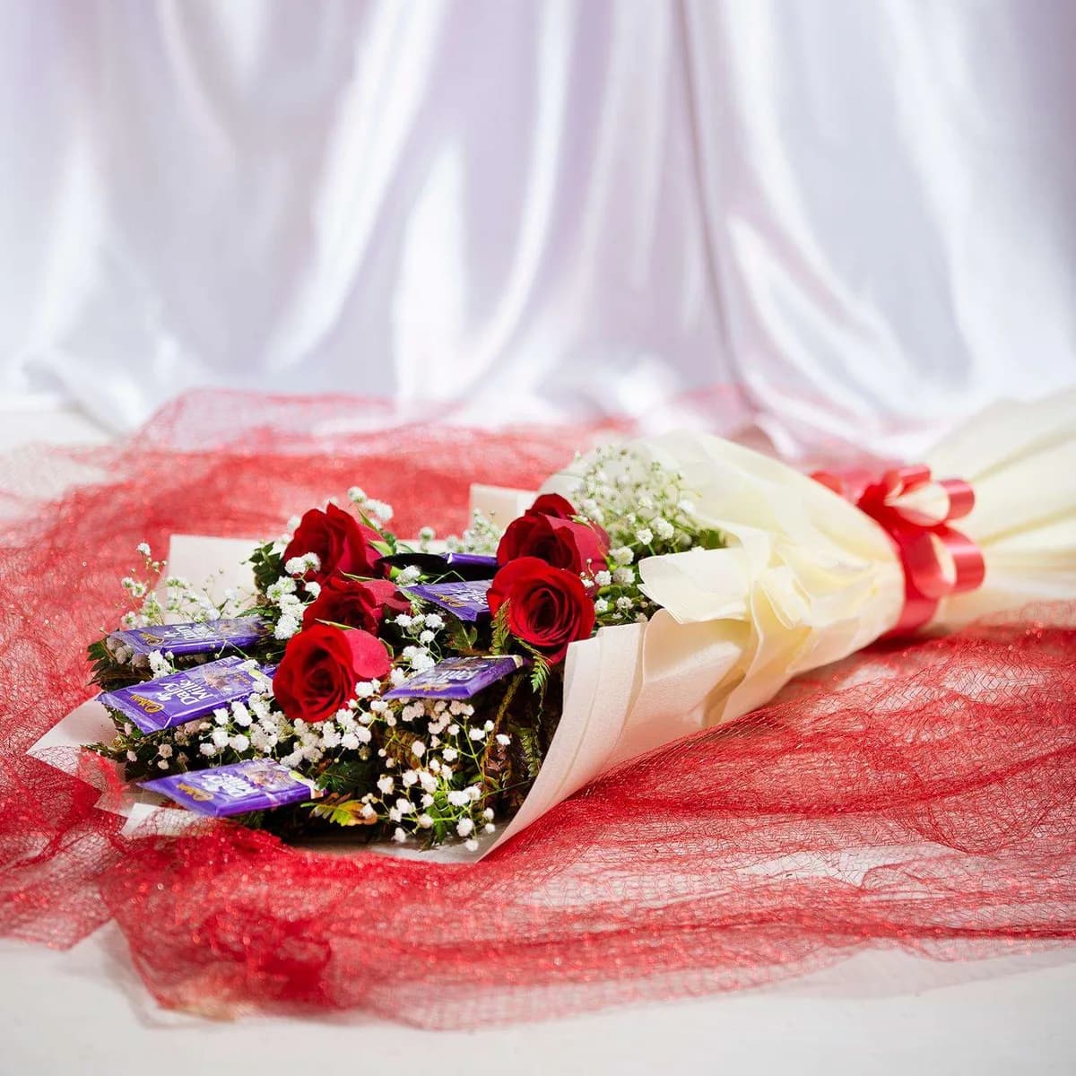Red Roses & Dairy Milk Chocolate Bouquet – Sweet Romantic Gift Combo