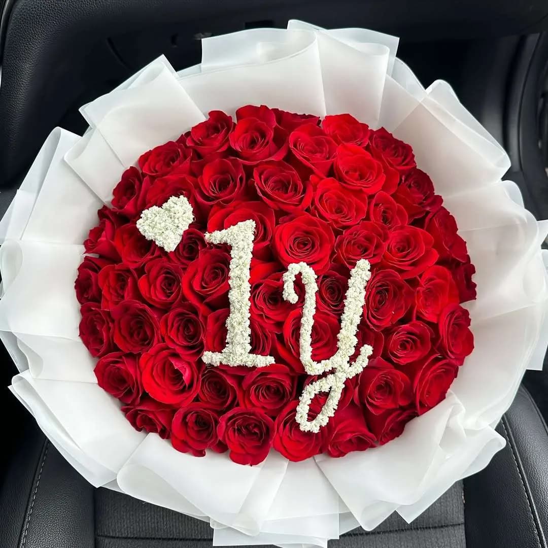 Chinese Red Rose Bouquet Made with 100 Roses and Gypsy Flower – Perfect for Proposal, Anniversary & Valentine’s Day