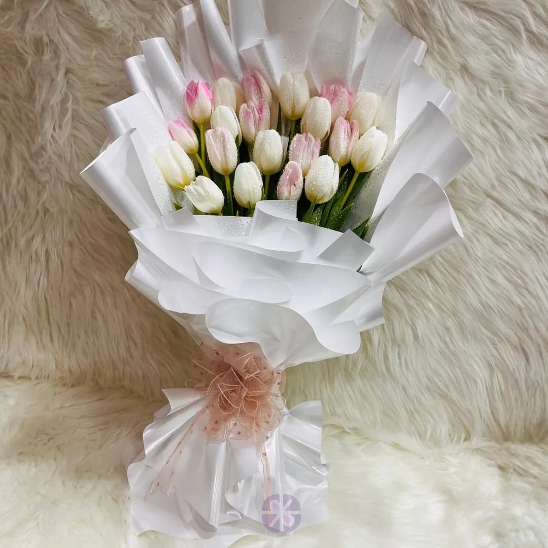 Luxury 20 Fresh White and Baby Pink Tulip Hand Bouquet