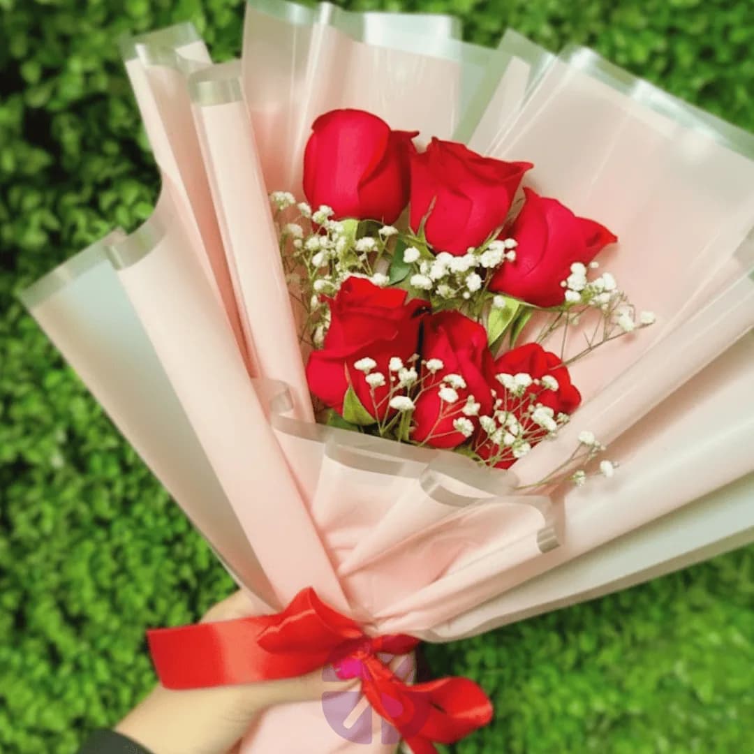 The Classic Red Roses & Baby's Breath Mini Bouquet