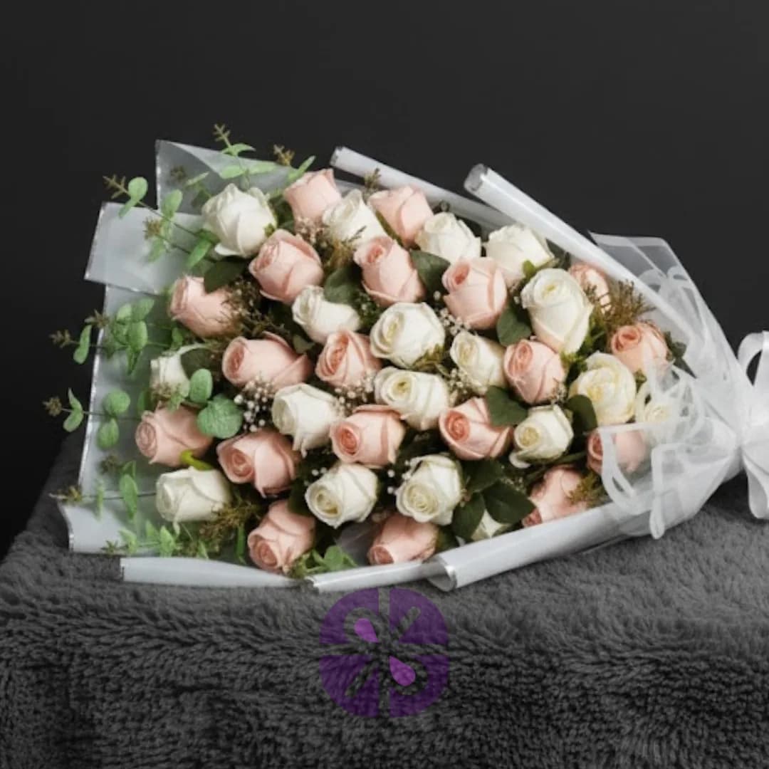 Artificial Off-White & Shade Pink Rose Hand Bouquet