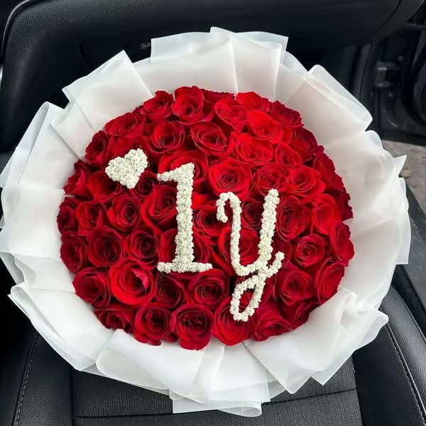 Chinese Red Rose Bouquet Made with 100 Roses and Gypsy Flower – Perfect for Proposal, Anniversary & Valentine’s Day